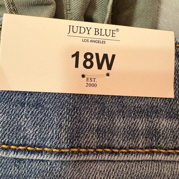 Judy Blue Mid Rise Cuffed Slim Jeans 18W • SOLD OUT • NWT - Picture 7 of 7